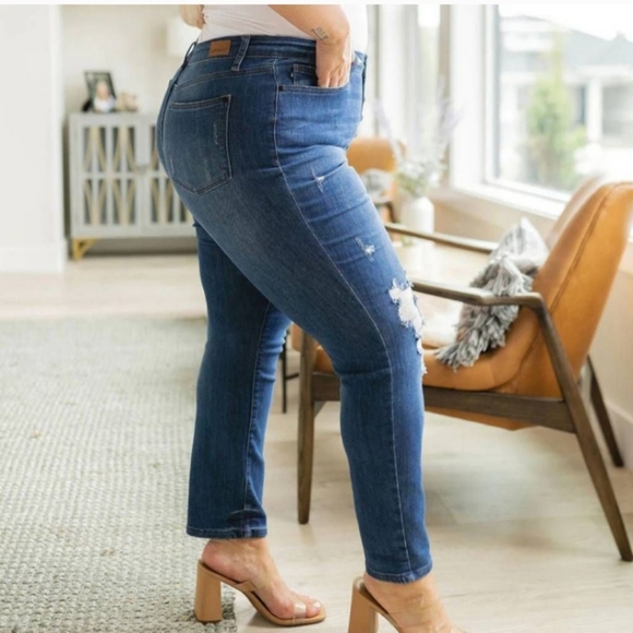 Judy Blue Plus Size 18W Colt High Rise Button Fly Distressed Boyfriend J… - Picture 2 of 9